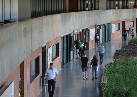 MEC determina retorno das aulas presenciais em universidades federais