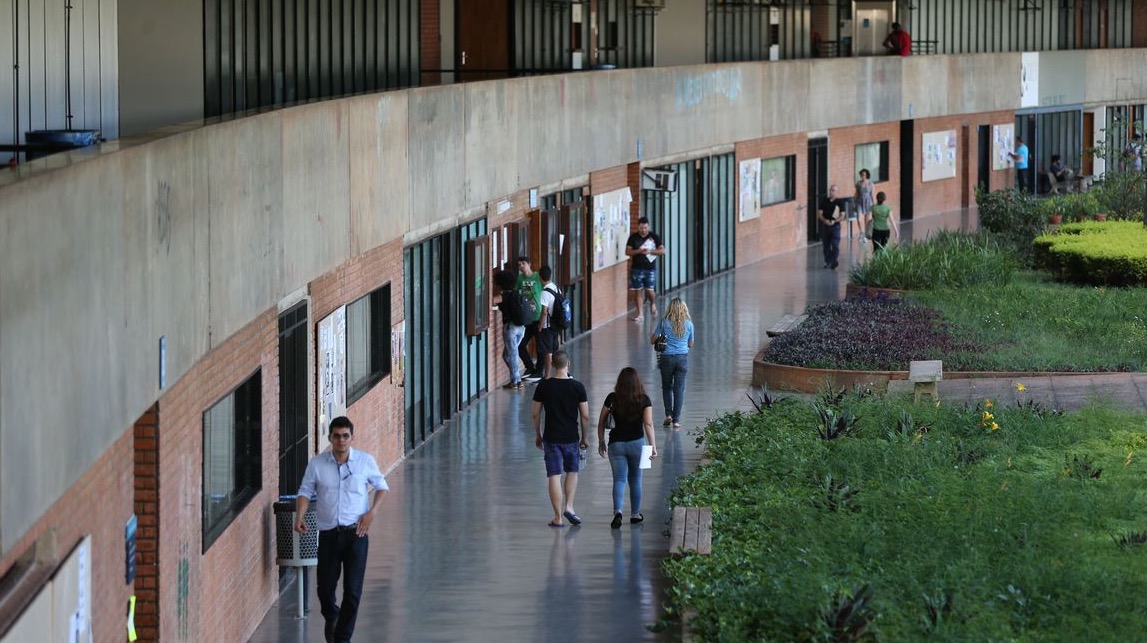 MEC determina retorno das aulas presenciais em universidades federais