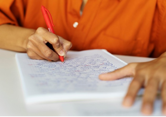 Concursos de prefeituras ofertam vagas com salários de até R$ 9,7 mil