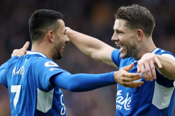 Sob protestos, Everton surpreende e quebra invencibilidade do líder Arsenal