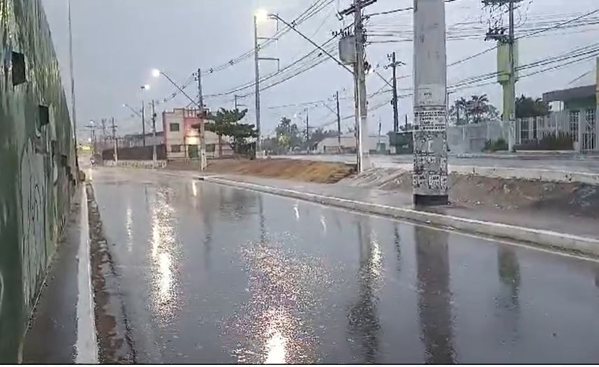 Bairros de Manaus registram chuva intensa nesta sexta-feira