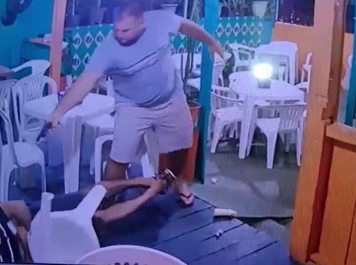 Vídeo: Homem é morto a tiros na frente de criança em lanchonete no Amazonas