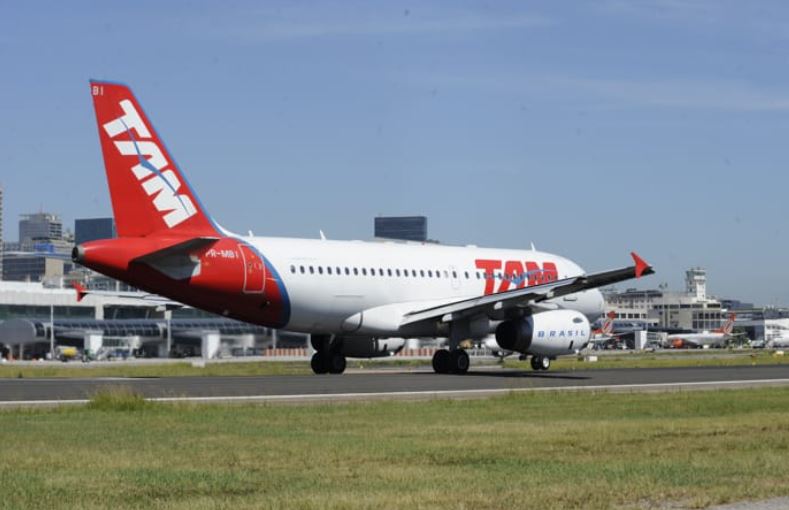 Piloto manobra avião para evitar colisão com OVNI em voo que saiu de Manaus