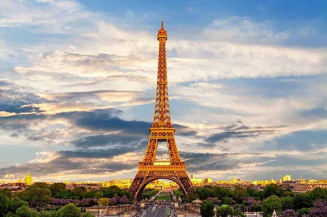França libera entrada de estrangeiros, mas veta brasileiros