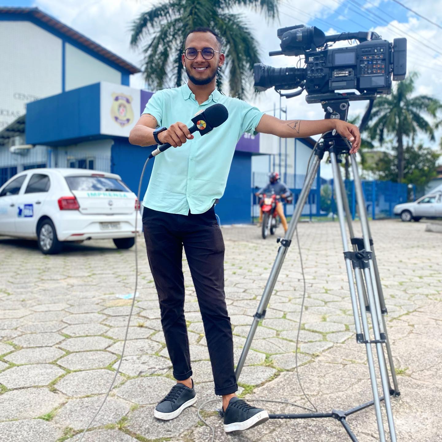 Repórter é detido por delegada durante reportagem ao vivo