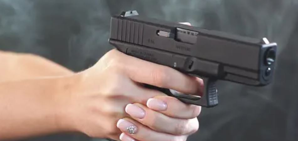 Amor criminoso: Casal é preso ao ser pego fazendo arrastões em Manaus