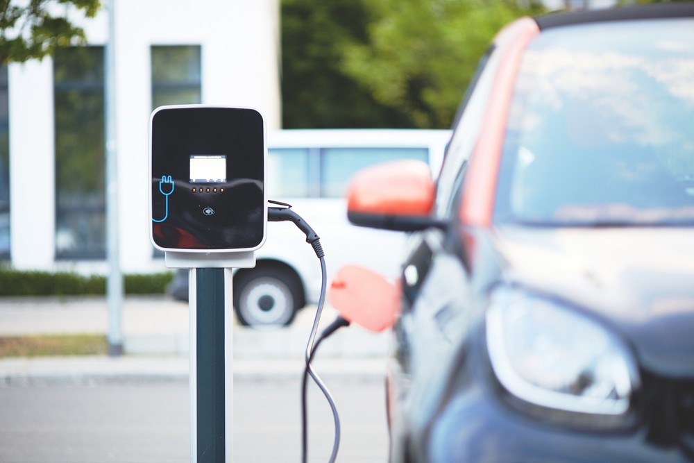 IPVA fica isento para carros elétricos e híbridos no Distrito Federal 