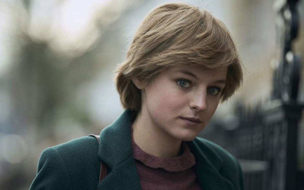 Atriz que vive princesa Diana em 'The Crown' se identifica como 'queer' em post