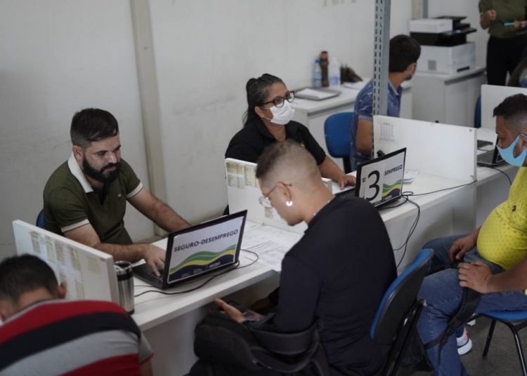  Assistente jurídico e mais; confira 259 vagas do Sine Amazonas para esta quinta