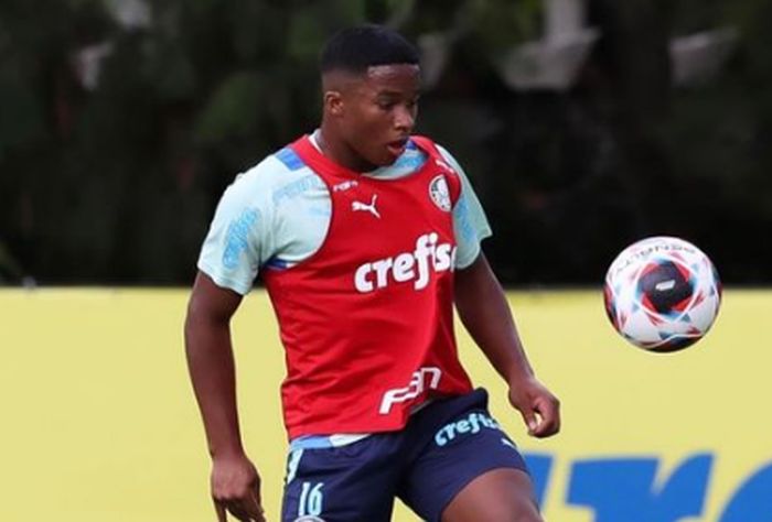 Papo com Vini Jr ajuda Endrick a lidar com pressão por gols no Palmeiras