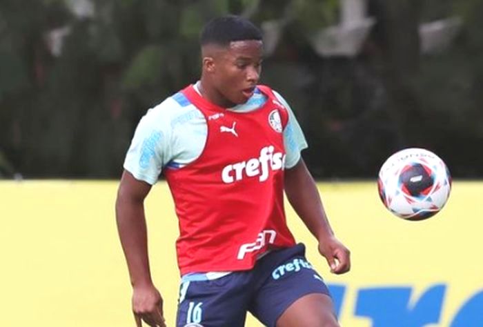 Endrick diz estar triste com pouco espaço no Palmeiras e cita papo com Abel