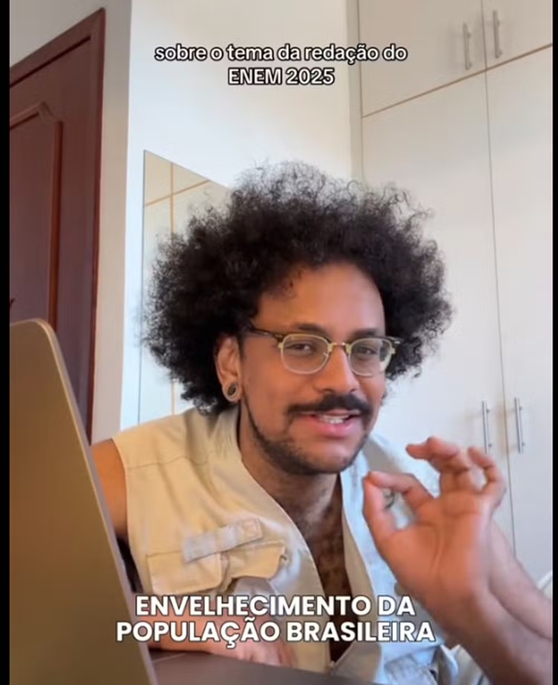 Ex-BBB João Pedrosa previu tema da redação 3 meses antes do Enem