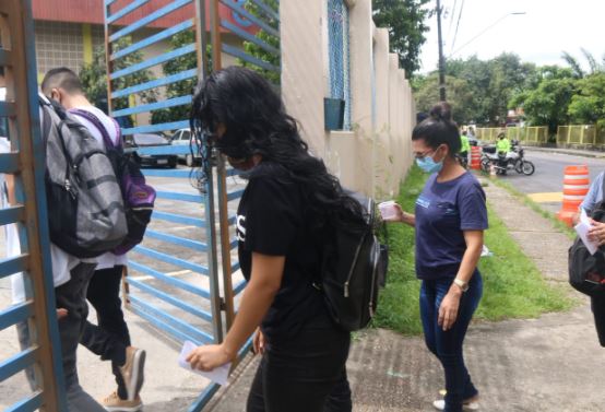 Locais de provas já estão abertos no 2° dia de Enem em Manaus