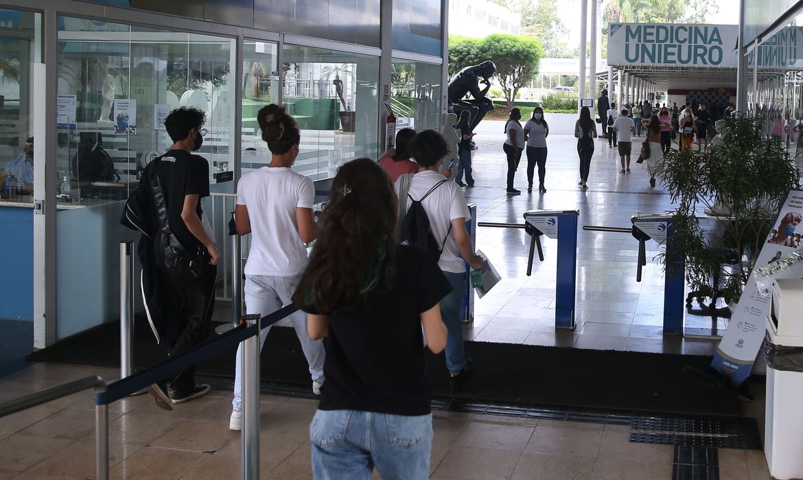 Termina hoje prazo de inscrições para Enem 2022