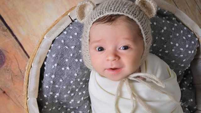 Bebê nasce com anticorpos contra Covid-19 após mãe ser vacinada