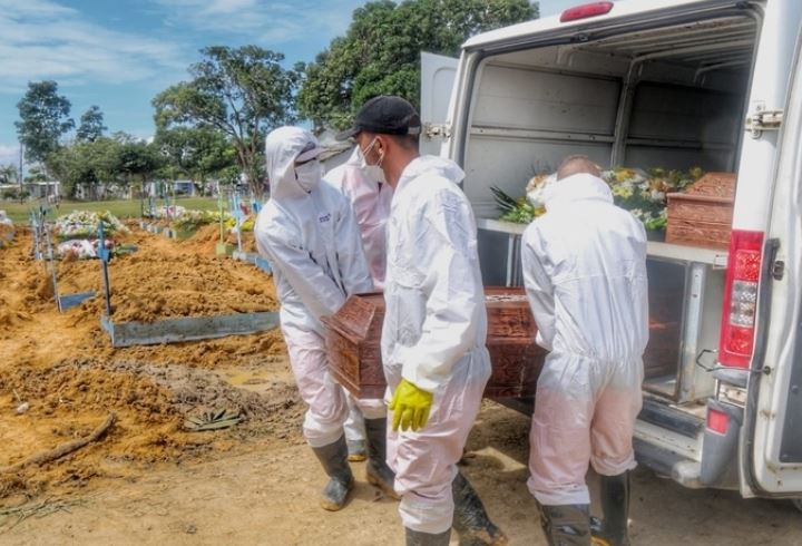 Manaus registra 34 sepultamentos nesta sexta-feira