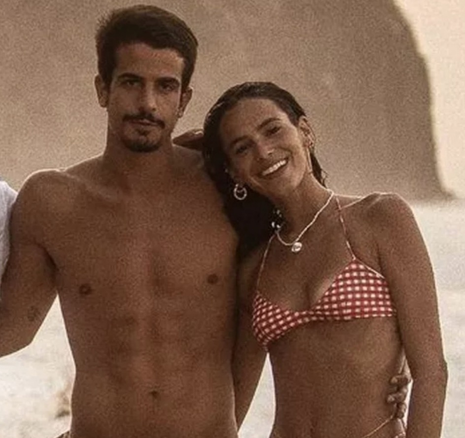 Enzo Celulari manda flores para Bruna Marquezine e se declara