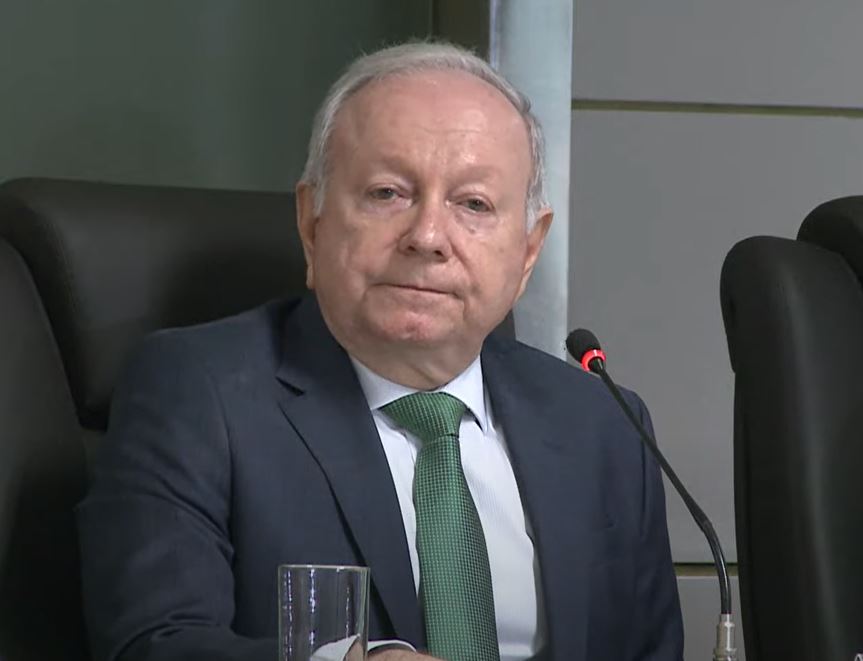 TRE-AM diz que candidatos serão penalizados por derrame de santinhos