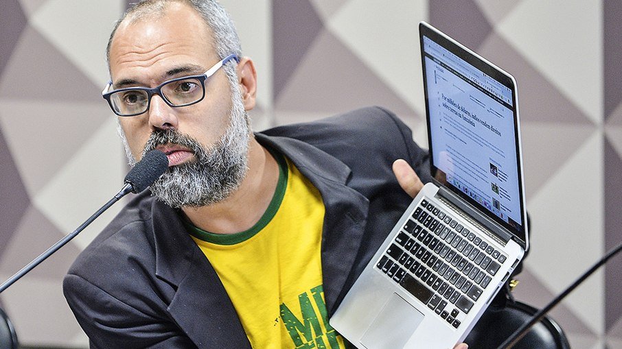 Telegram bloqueia contas de blogueiro bolsonarista Allan dos Santos