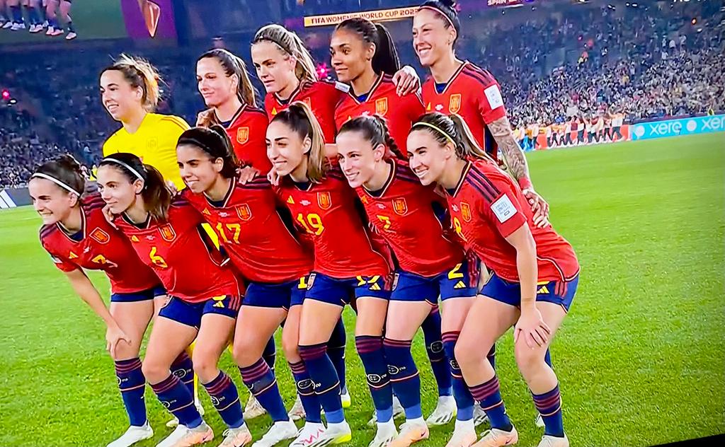 Espanha vence a Suécia em jogo com protesto conjunto das jogadoras