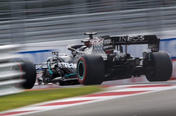 Bottas vence GP da Rússia e tira chance de recorde de Hamilton após punição