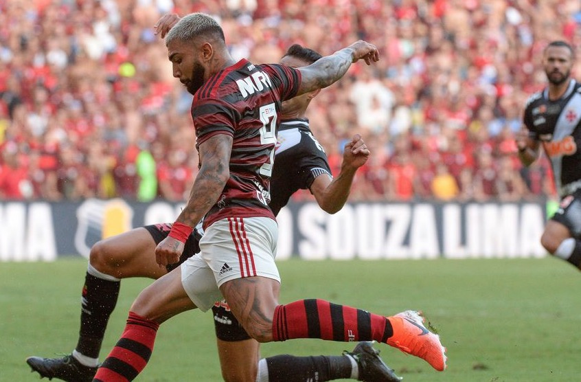 Vasco e Flamengo se enfrentam neste sábado em São Januário