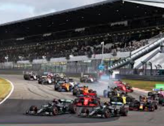 Hamilton bate 91º vitória no GP Eifel e iguala recorde de Schumacher 