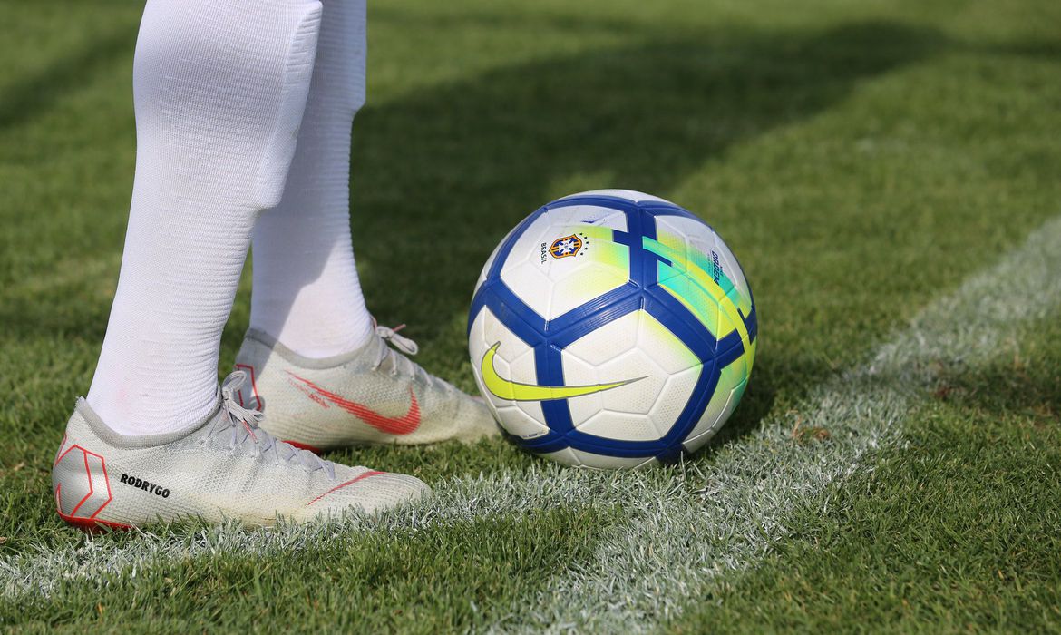 Fast goleia Independente e assume a liderança do Grupo 1