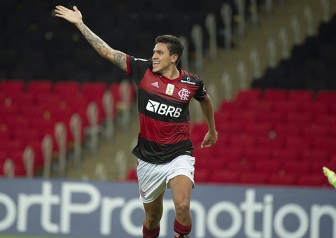 Flamengo vence Goiás e assume vice-liderança do Brasileiro