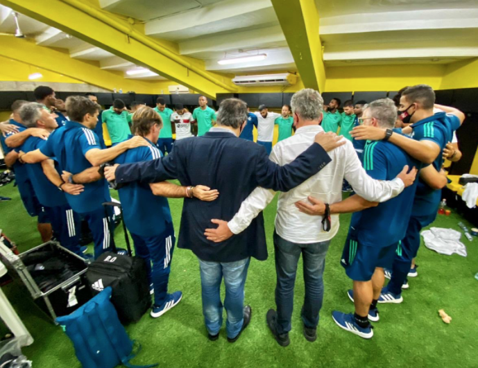 Domènec, Landim e mais 4 jogadores do Flamengo também estão com Covid-19