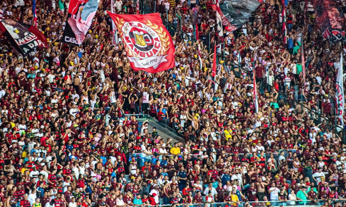 Vice-presidente do Flamengo defende volta da torcida aos estádios