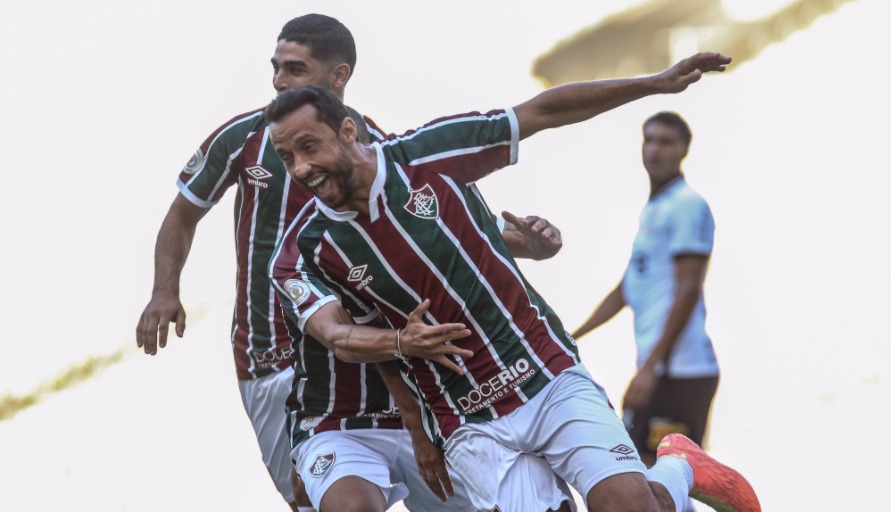 Nenê marca dois, e Fluminense supera Corinthians