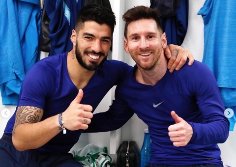 Messi e Neymar criticam Barcelona em despedida de Luis Suárez