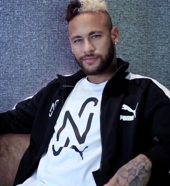 Neymar assina contrato com a Puma e usará chuteira de Pelé