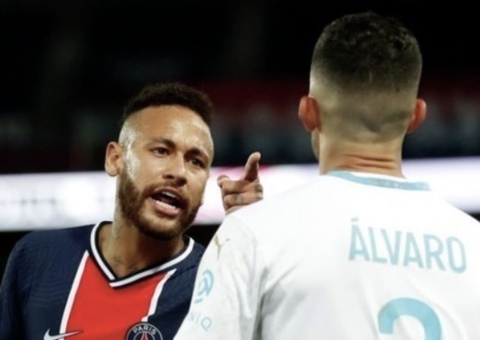 Vídeo: Camisa de Neymar é usada como pano de chão em loja do Olympique