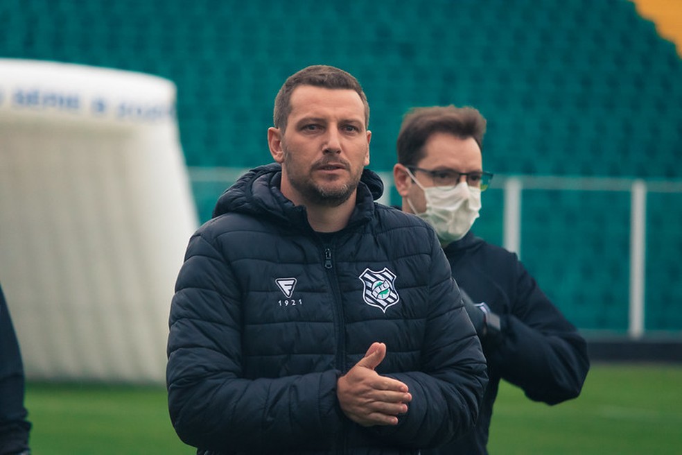 Técnico do Figueirense, Elano testa positivo para Covid-19