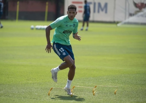 Jogadores do Flamengo ficam presos em Manaus por problema em voo