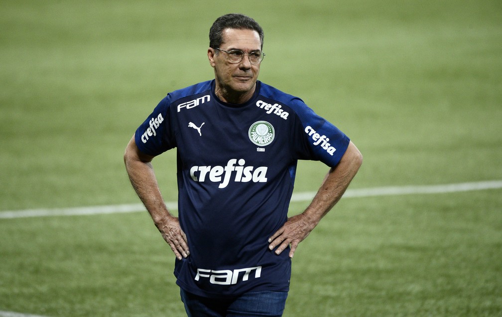 Vanderlei Luxemburgo é demitido do Palmeiras após derrota para o Coritiba