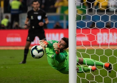 Tite corta Alisson da seleção brasileira de futebol e Ederson é convocado 