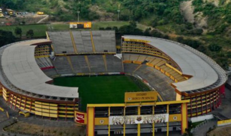 Estádio é fechado e jogo entre Flamengo e Barcelona é suspenso no Equador
