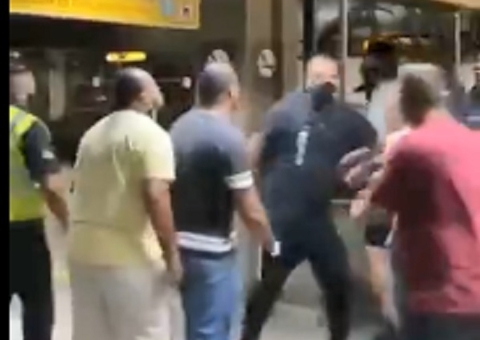 Após derrota, jogadores do Corinthians são ameaçados por torcedores; vídeo