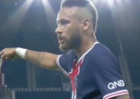 Na volta ao PSG, Neymar é expulso e acusa adversário de racismo