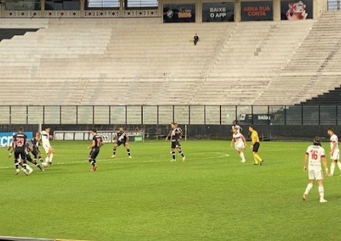 De virada, Flamengo vence sobre Vasco por 2 a 1 em São Januário