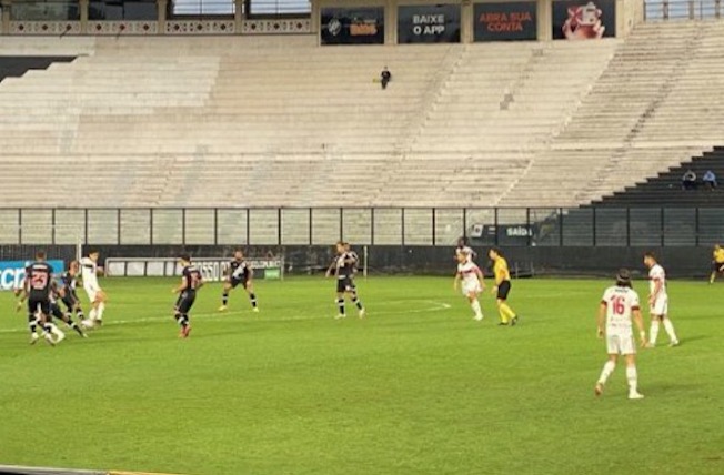 De virada, Flamengo vence sobre Vasco por 2 a 1 em São Januário