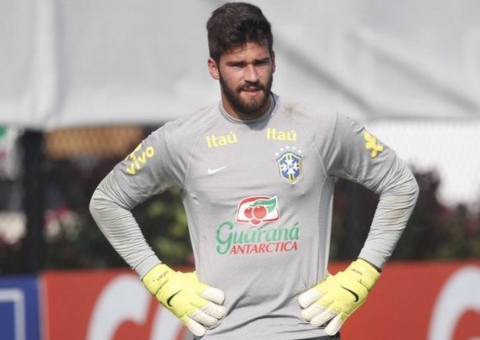 Às vésperas de treino, goleiro Alisson é cortado da seleção brasileira