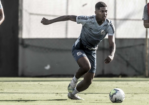 Após Covid-19, atacante do Santos Raniel é internado com trombose 