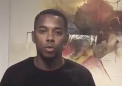 Santos anuncia suspensão do contrato de Robinho