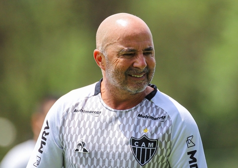 Atlético-MG enfrenta surto de covid-19 com 9 casos de uma só vez