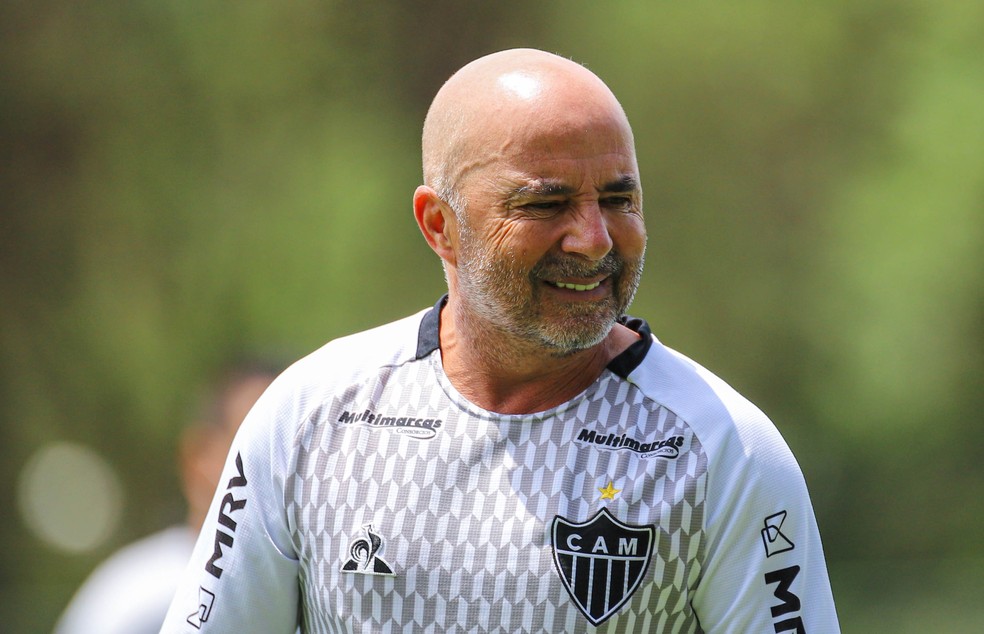 Atlético-MG enfrenta surto de covid-19 com 9 casos de uma só vez