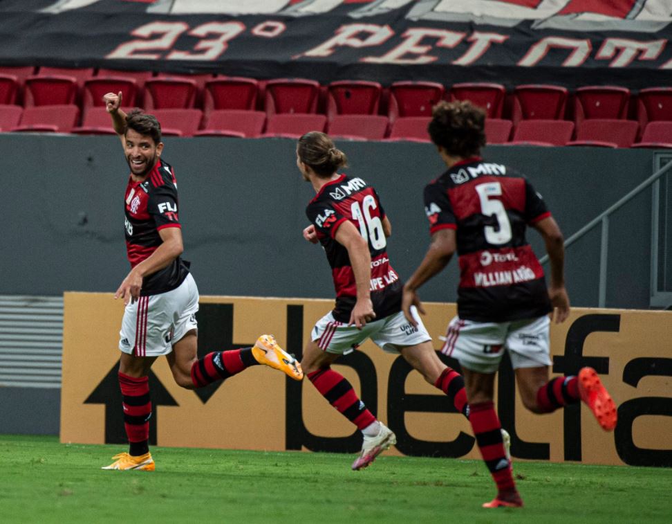 Flamengo vence Palmeiras na luta pelo Campeonato Brasileiro
